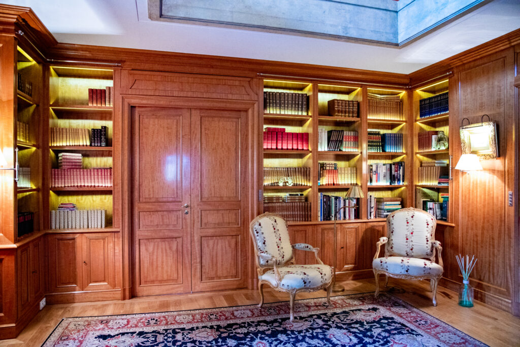 BP-03-house-library-shaped-by-continuity